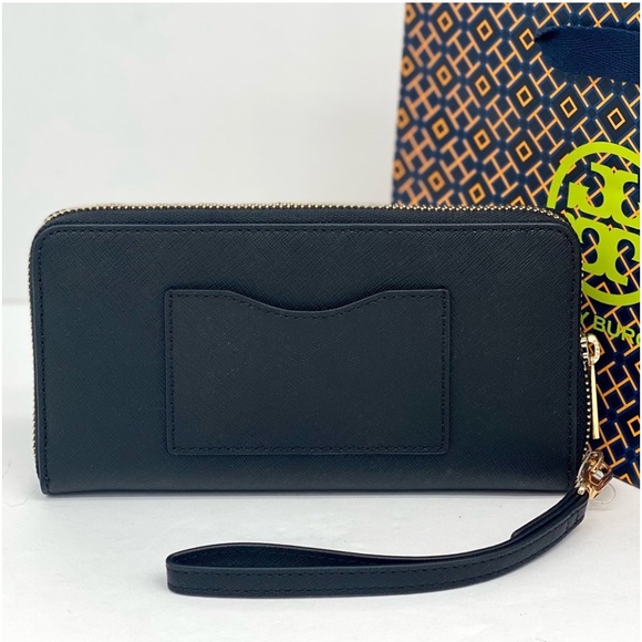 Tory Burch Emerson Large
Continental Wallet
Wristlet - Picture 12 of 14